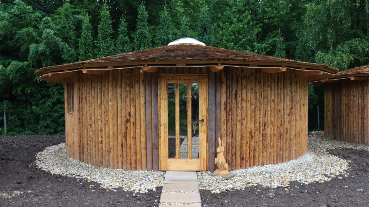 Glamp V Hluboké - Yurts&Wooden Houses Vsetín Buitenkant foto