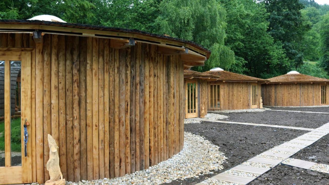 Glamp V Hluboké - Yurts&Wooden Houses Vsetín Buitenkant foto