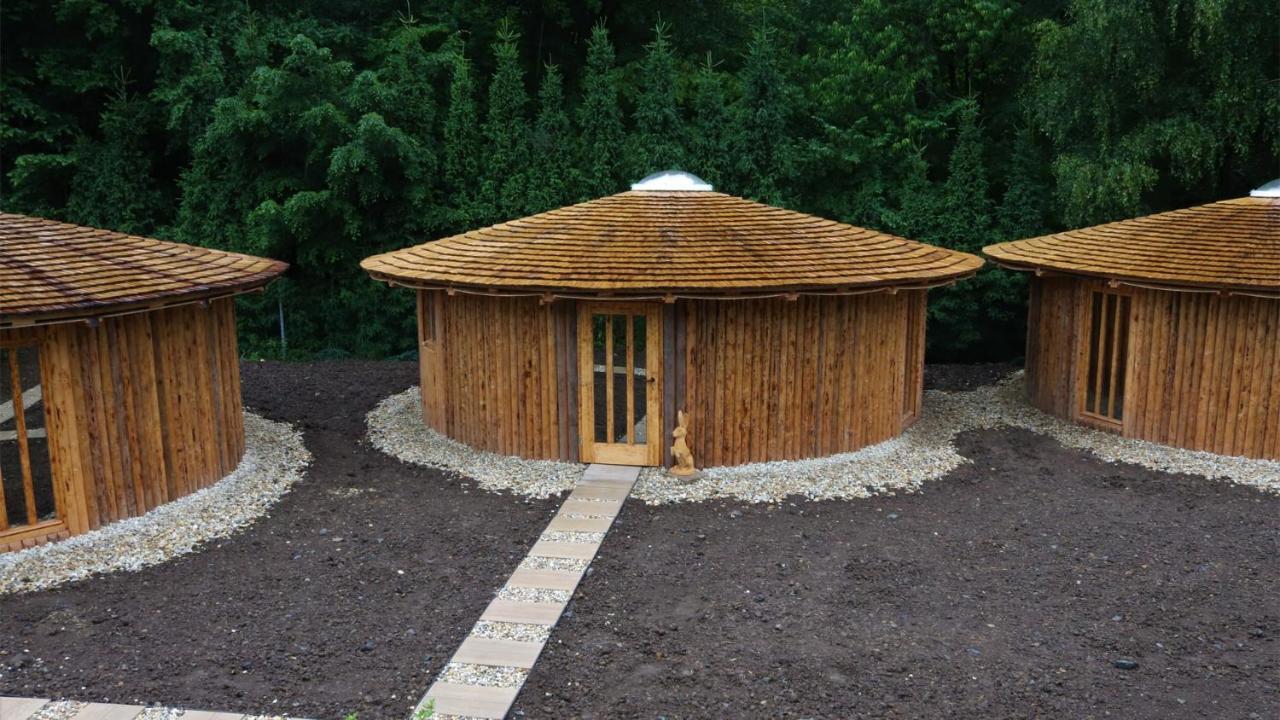 Glamp V Hluboké - Yurts&Wooden Houses Vsetín Buitenkant foto