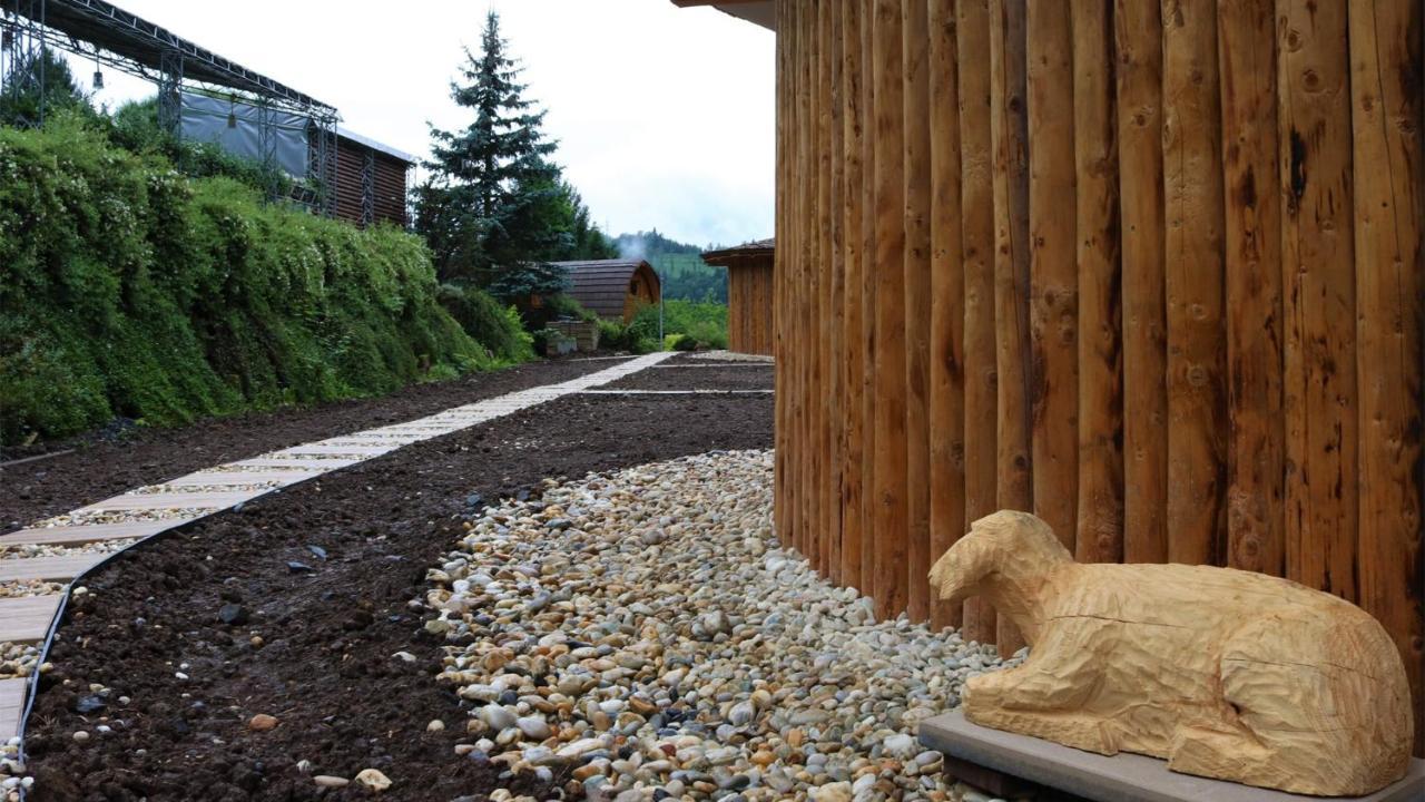 Glamp V Hluboké - Yurts&Wooden Houses Vsetín Buitenkant foto