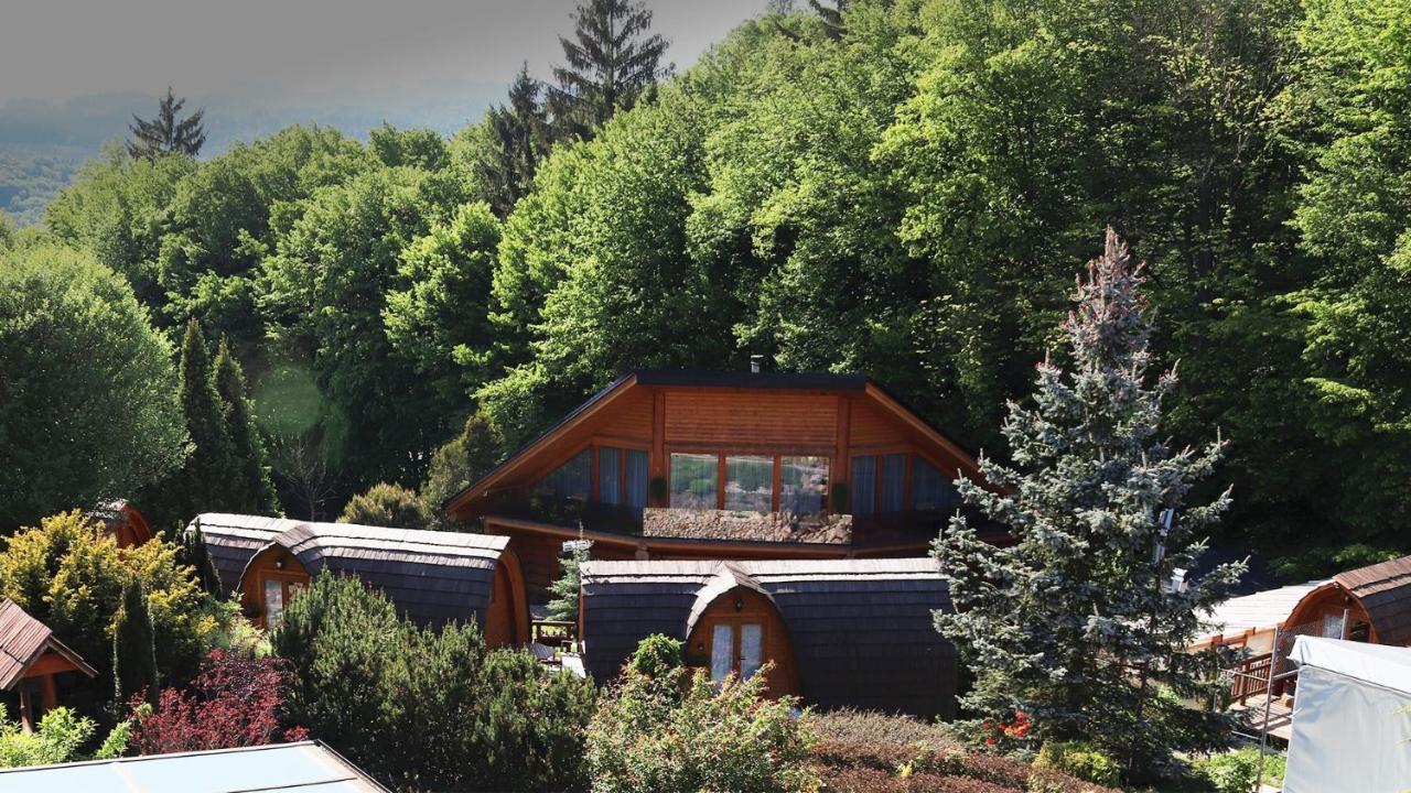 Glamp V Hluboké - Yurts&Wooden Houses Vsetín Buitenkant foto