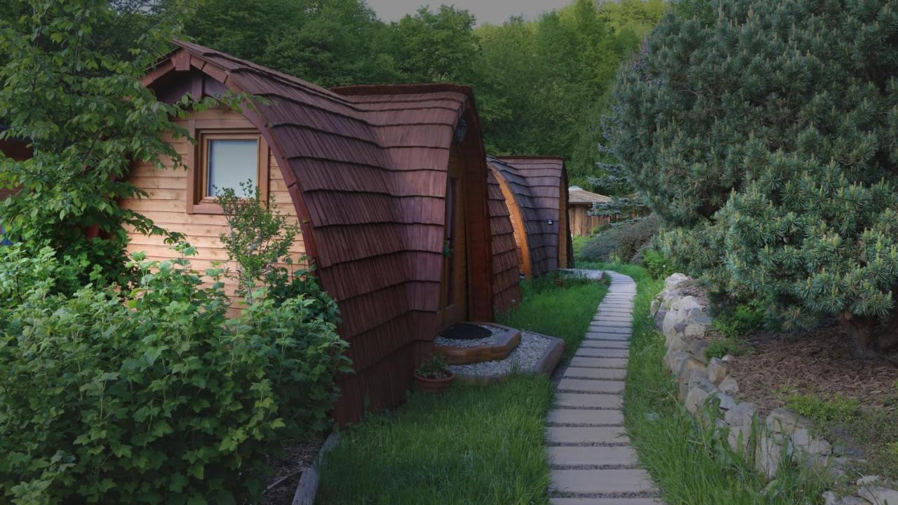 Glamp V Hluboké - Yurts&Wooden Houses Vsetín Buitenkant foto