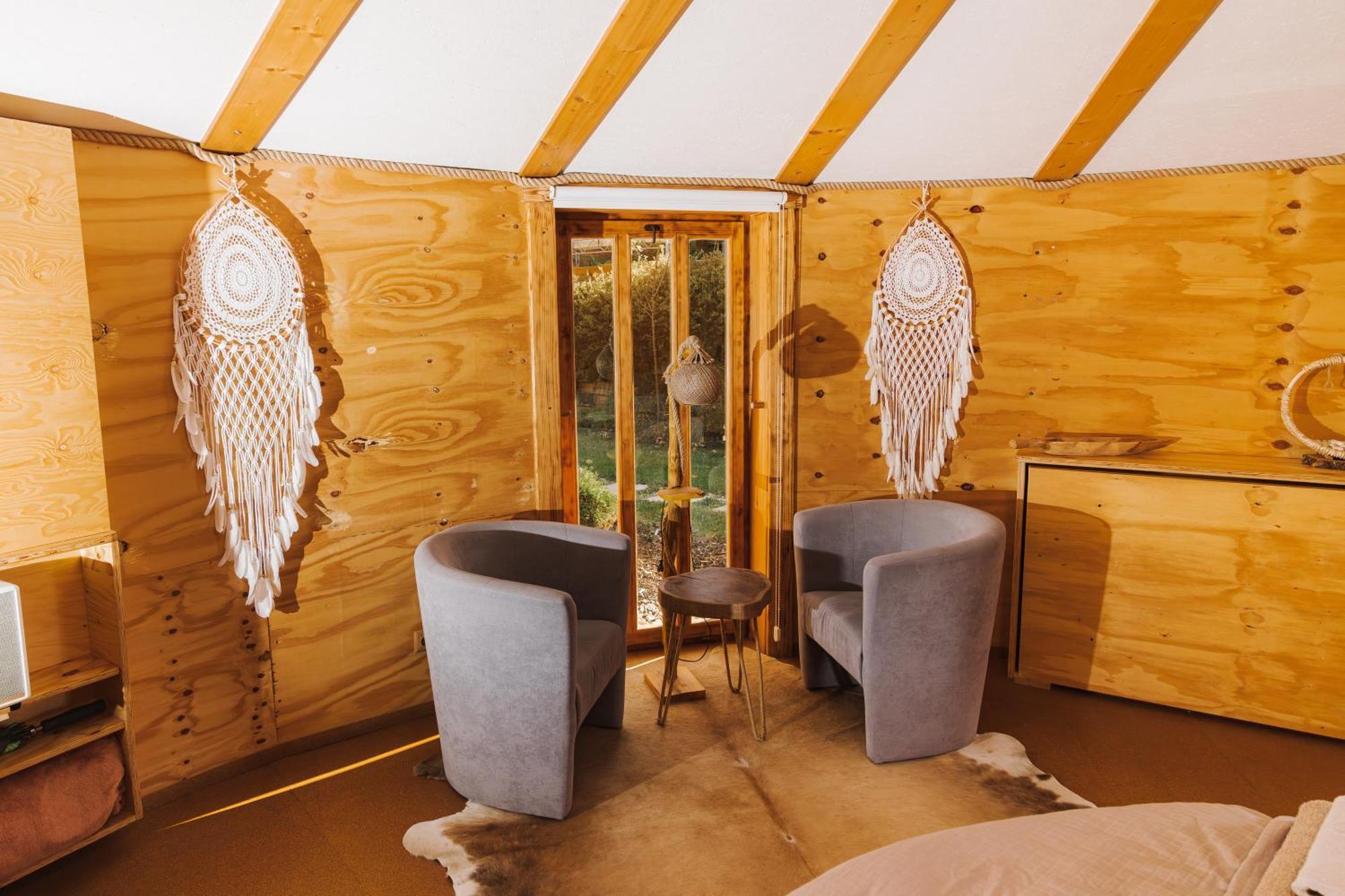 Glamp V Hluboké - Yurts&Wooden Houses Vsetín Buitenkant foto
