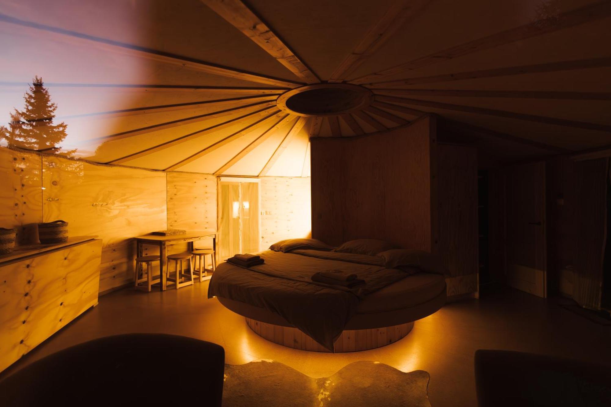 Glamp V Hluboké - Yurts&Wooden Houses Vsetín Buitenkant foto
