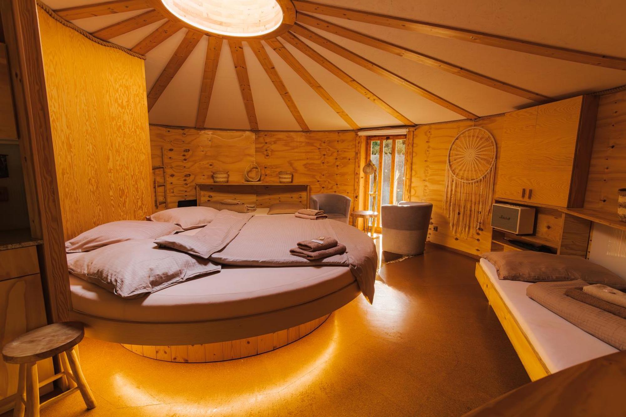 Glamp V Hluboké - Yurts&Wooden Houses Vsetín Buitenkant foto