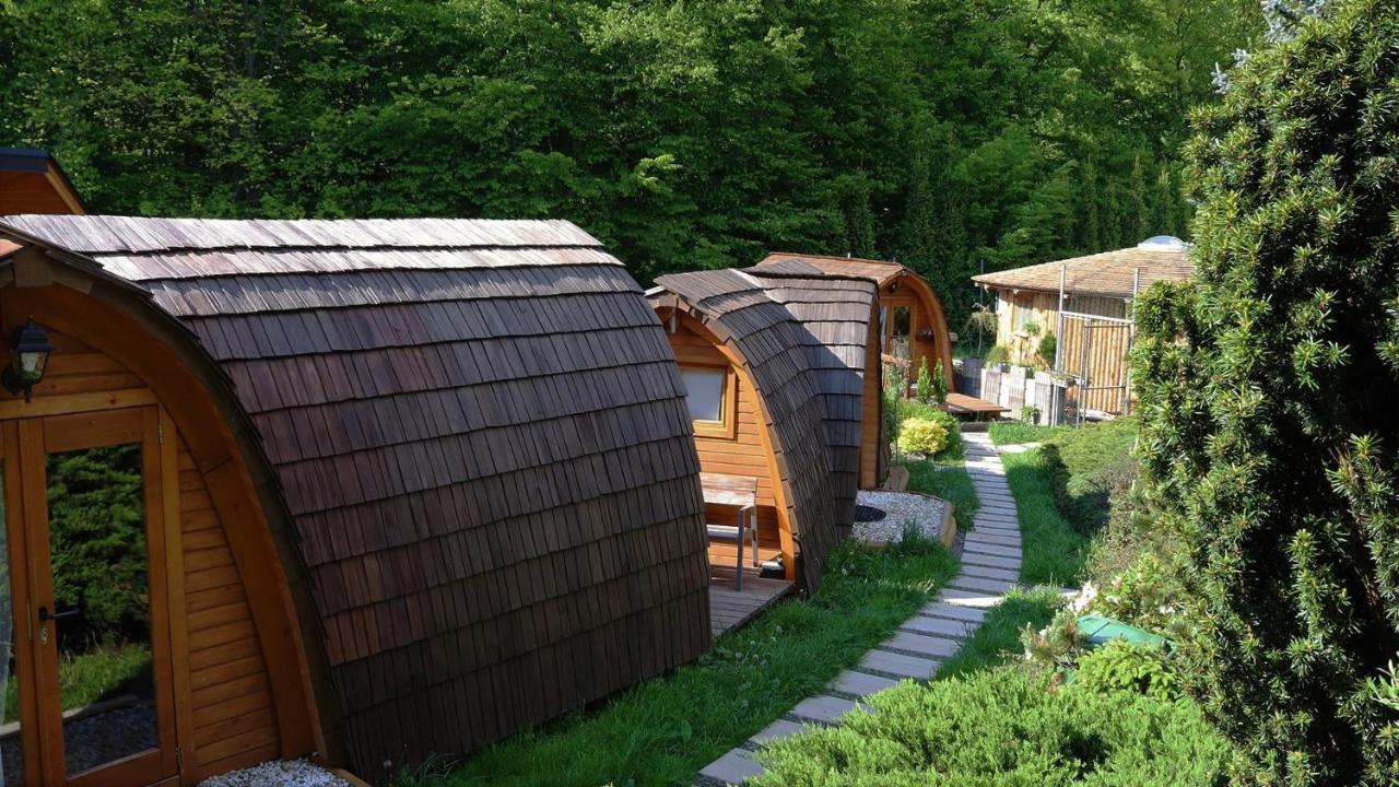 Glamp V Hluboké - Yurts&Wooden Houses Vsetín Buitenkant foto