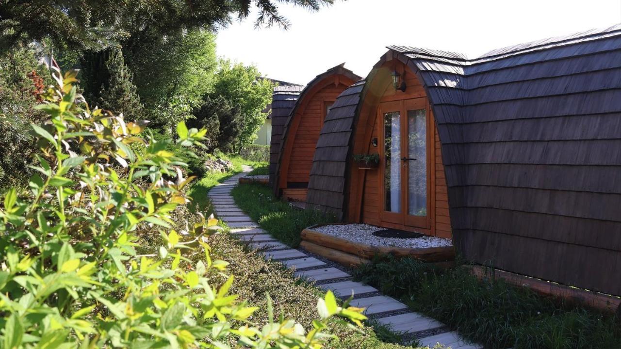 Glamp V Hluboké - Yurts&Wooden Houses Vsetín Buitenkant foto