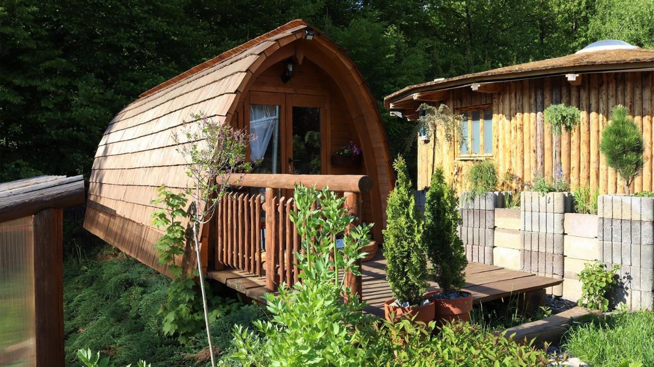 Glamp V Hluboké - Yurts&Wooden Houses Vsetín Buitenkant foto